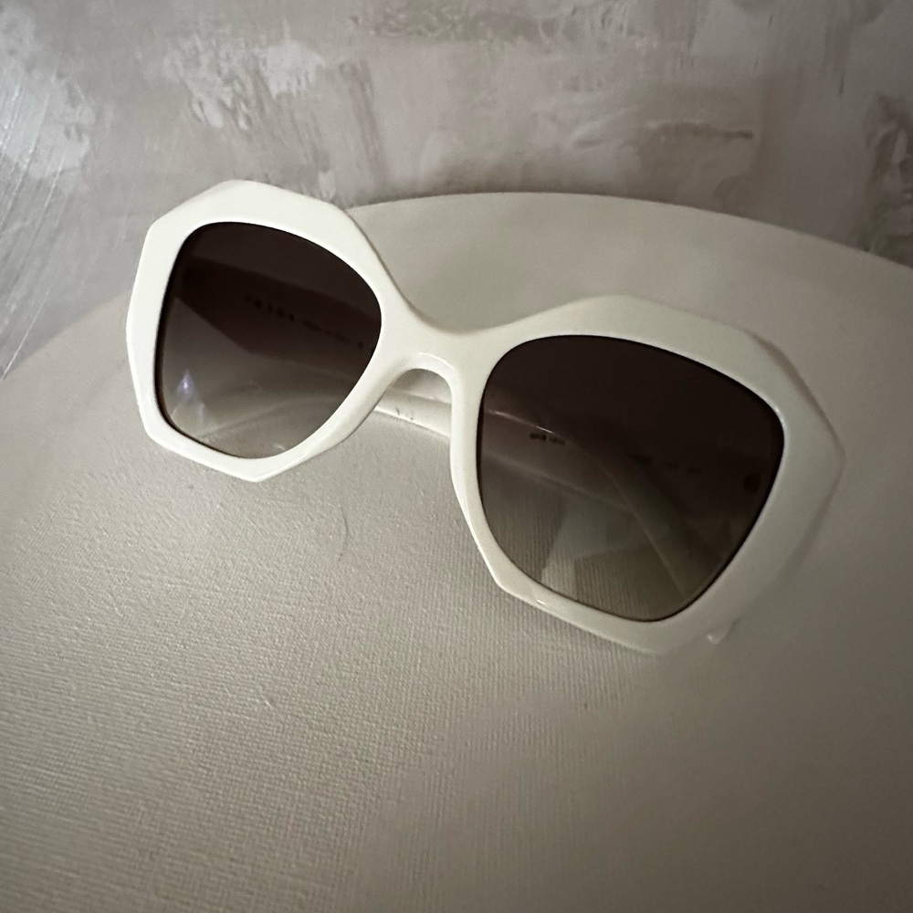 SOLD
Prada  geometric cat eye sunglasses gradient Prada Milano